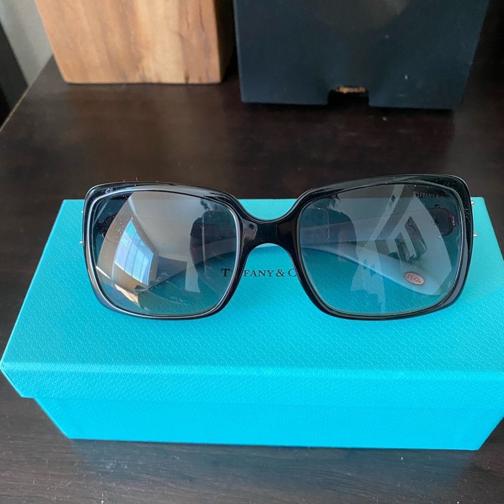 Women’s Tiffany 4047B Sunglasses with Box/case